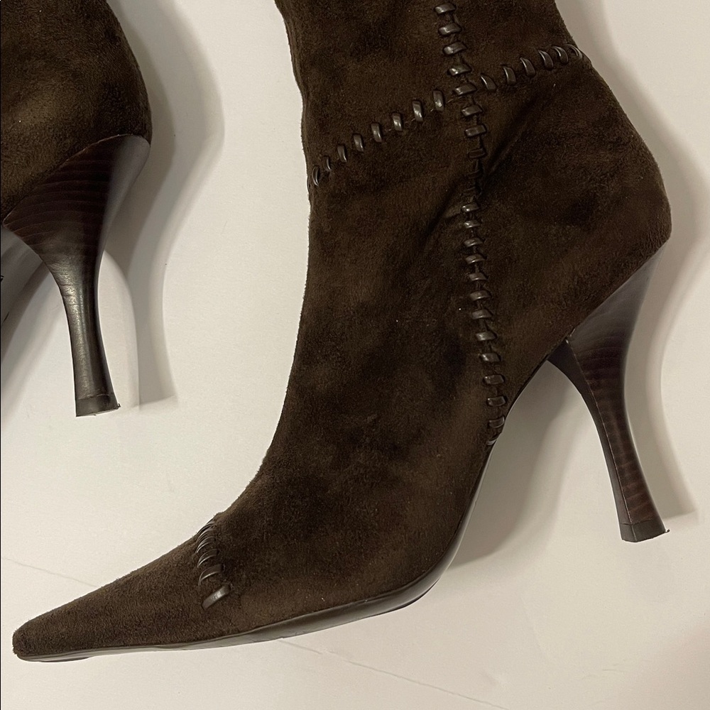 Y2K BCBGirls chocolate brown faux suede pointy toe knee high stretch boots - Picture 6 of 10
